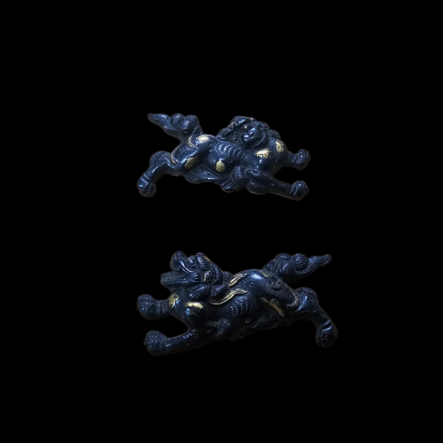 04-365 獅子図目貫　