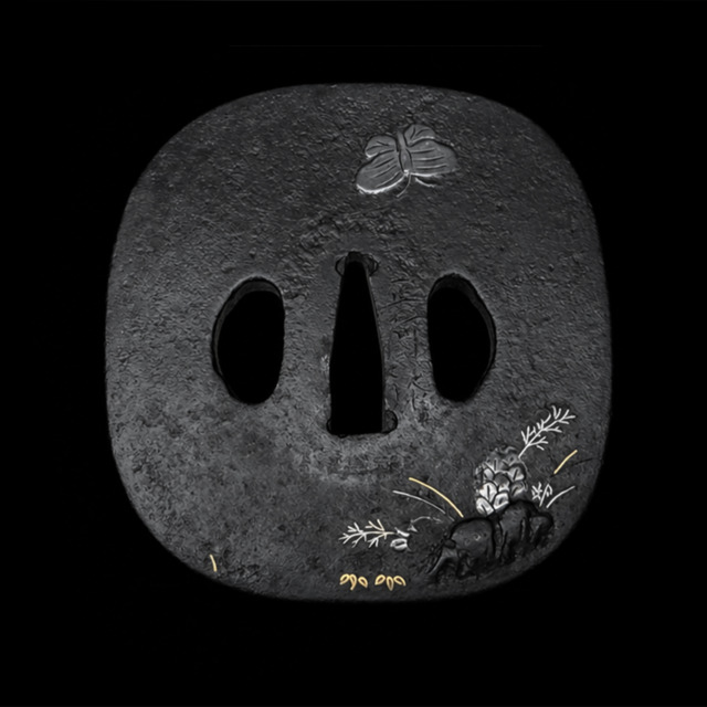 03-589　秋草虫蝶図鐔  銘あり